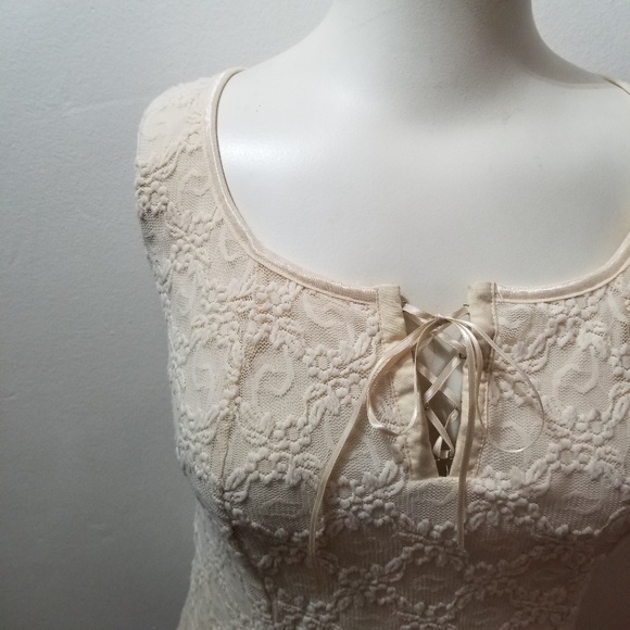 90's Floral Lace up Neckline Tank Top - Picture 2 of 6